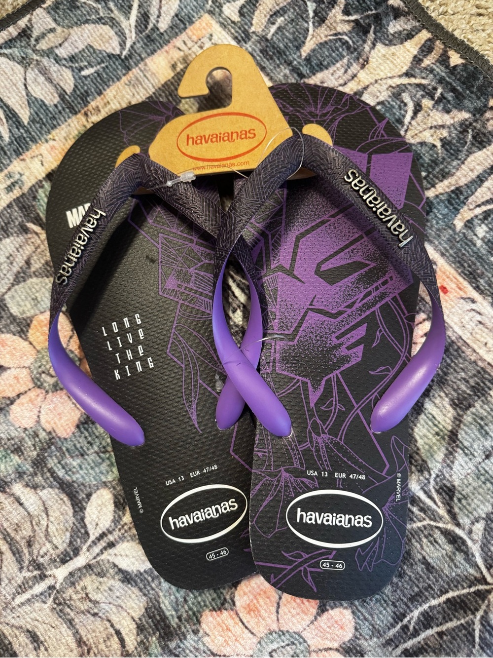 NWT Marvel Black Panther Sketch Design Flop Flops with Black and Purple Straps - Picture 2 of 4